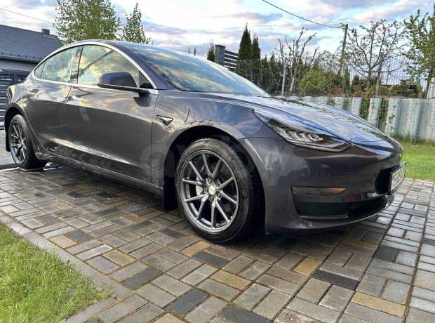 Tesla Model 3 I
