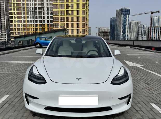 Tesla Model 3 I