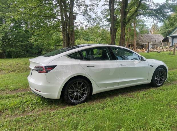 Tesla Model 3 I