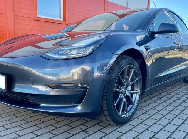 Tesla Model 3 I