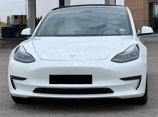 Tesla Model 3 I