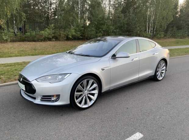 Tesla Model S I, 2012, пробег 275000 км Tesla Model S I, 2012, пробег 275000 км