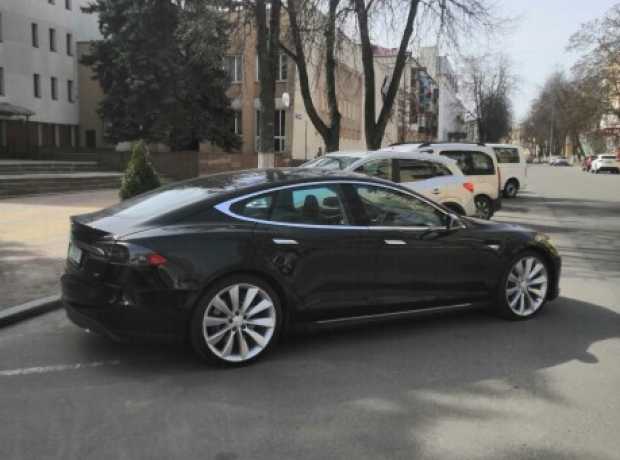 Tesla Model S I, 2013, пробег 181000 км