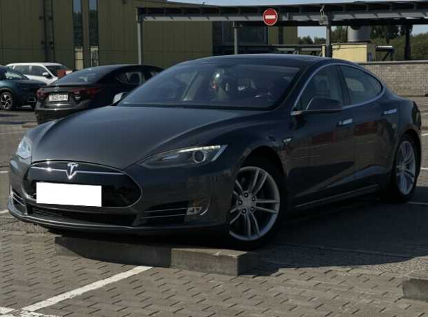 Tesla Model S I, 2013, пробег 255000 км