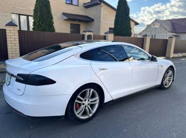 Tesla Model S I, 2014, пробег 275000 км