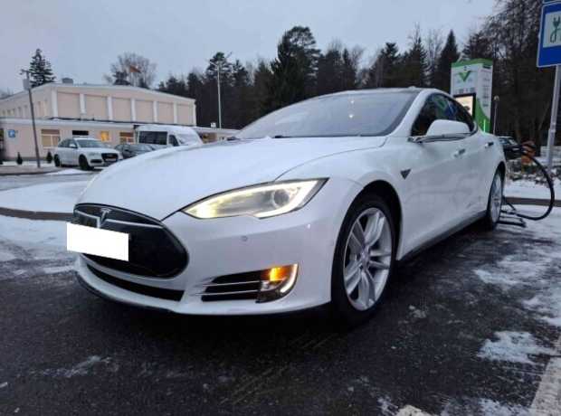 Tesla Model S I, 2015, пробег 179000 км