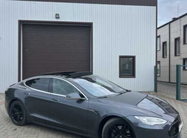Tesla Model S I, 2015, пробег 220000 км