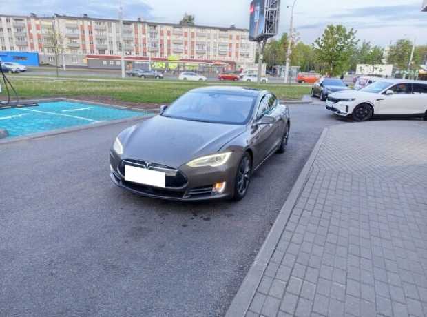 Tesla Model S I, 2015, пробег 280000 км