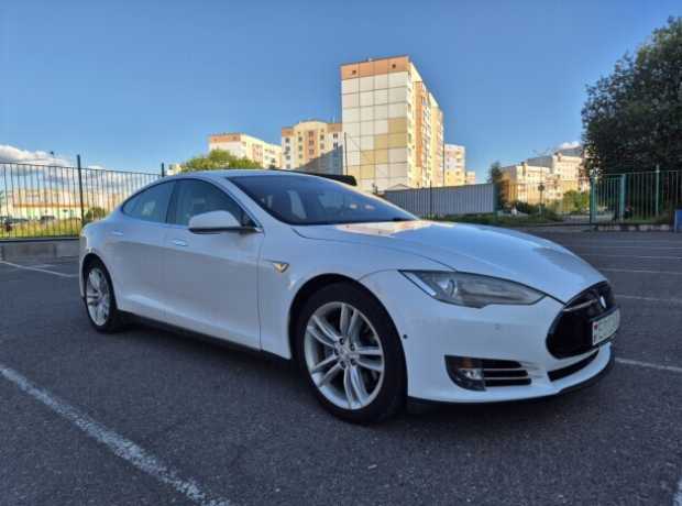 Tesla Model S I, 2015, пробег 295000 км