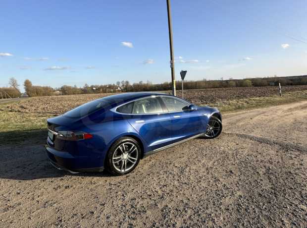 Tesla Model S I Tesla Model S I