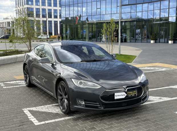 Tesla Model S I Tesla Model S I