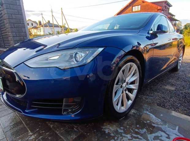 Tesla Model S I Tesla Model S I