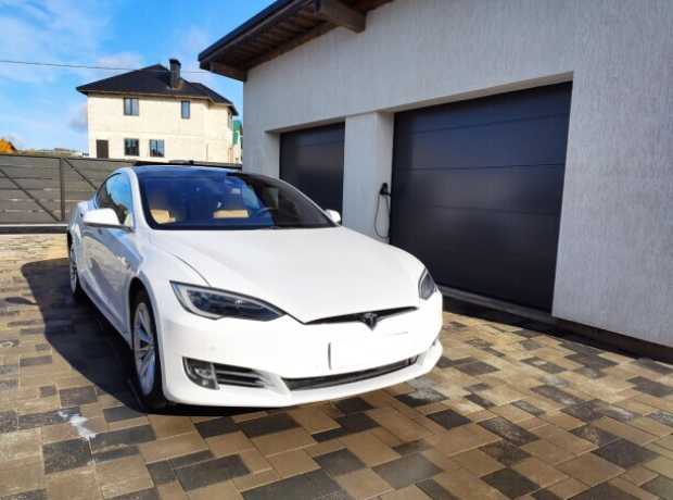 Tesla Model S I  Рестайлинг, 2016, пробег 128000 км