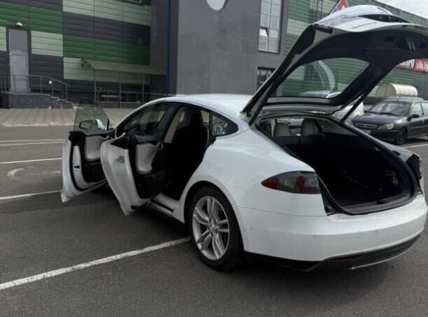 Tesla Model S I  Рестайлинг, 2016, пробег 160000 км