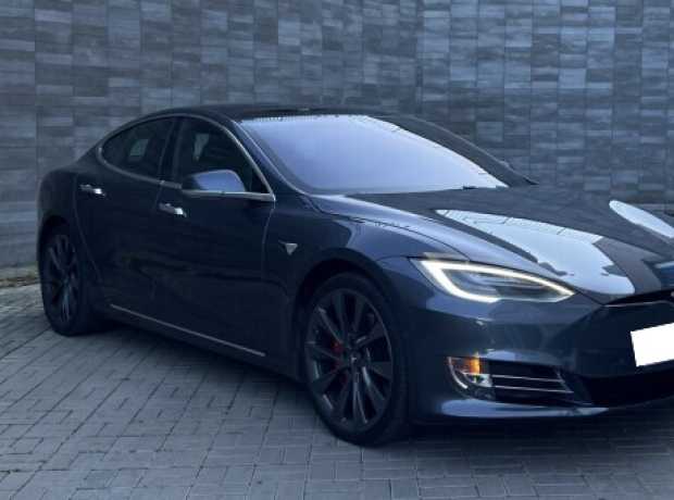 Tesla Model S I Рестайлинг, 2018, пробег 95000 км Tesla Model S I Рестайлинг, 2018, пробег 95000 км