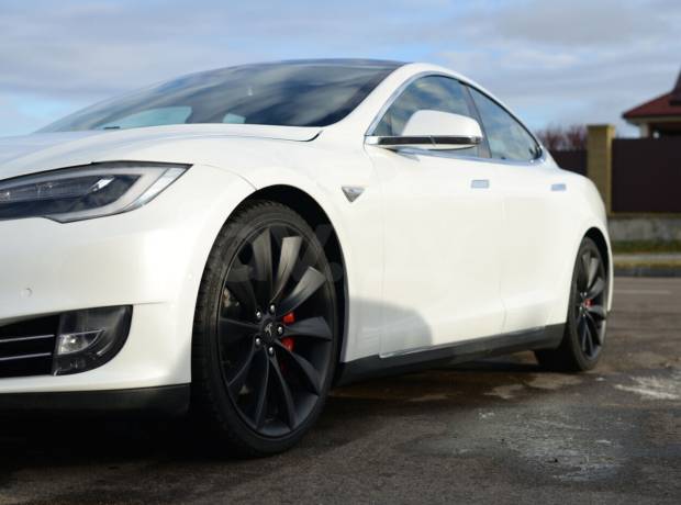 Tesla Model S I Рестайлинг