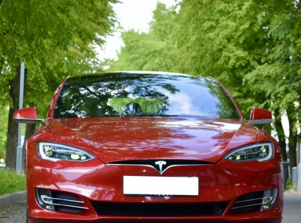 Tesla Model S I Рестайлинг