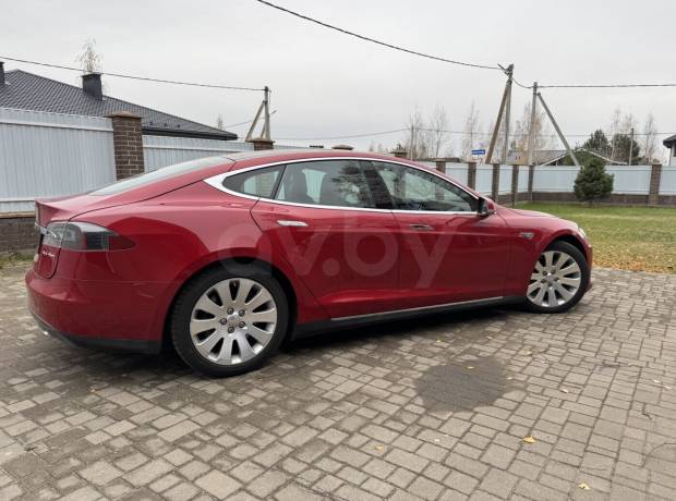 Tesla Model S I Рестайлинг