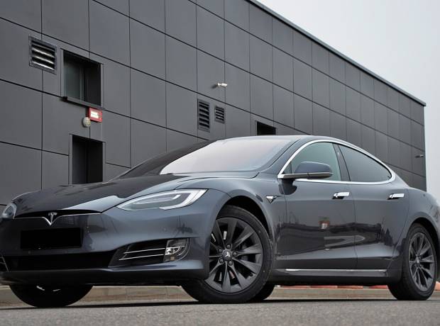 Tesla Model S I Рестайлинг