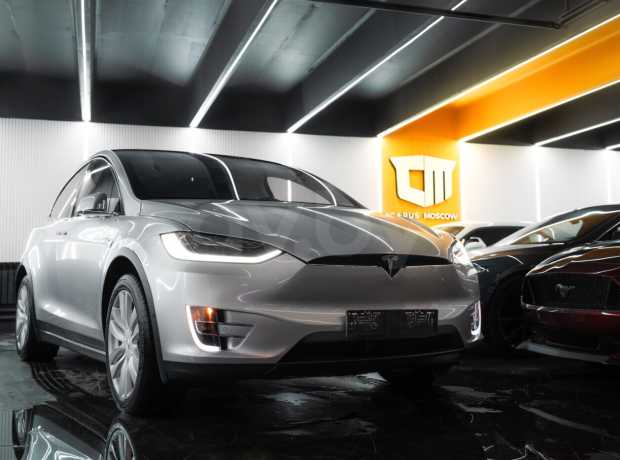 Tesla Model X I