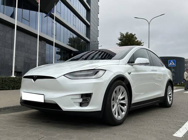 Tesla Model X I