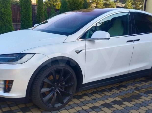 Tesla Model X I