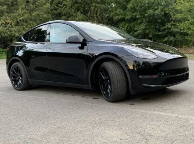 Tesla Model Y I, 2023, пробег 4000 км