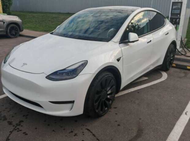 Tesla Model Y I, 2023, пробег 8900 км