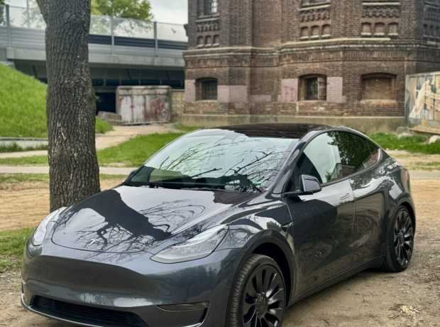 Tesla Model Y I