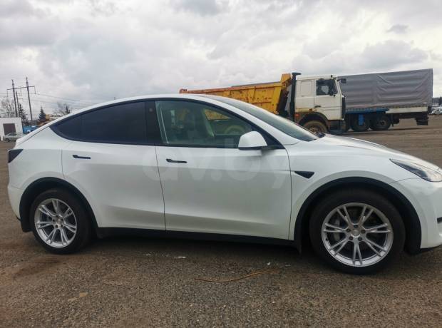 Tesla Model Y I