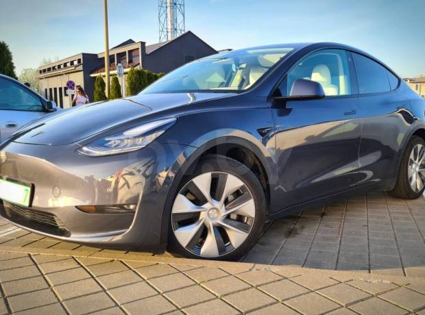 Tesla Model Y I