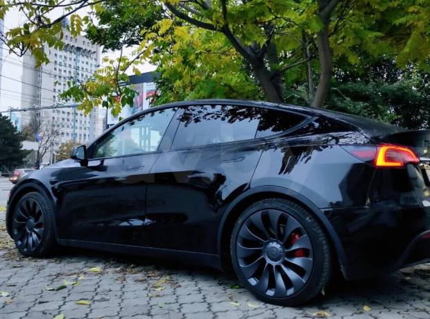 Tesla Model Y I