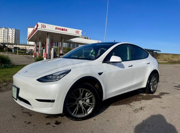 Tesla Model Y I