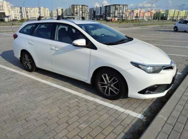Toyota Auris II (E180)  Рестайлинг, 2017, пробег 224000 км