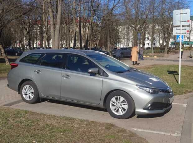 Toyota Auris II (E180)  Рестайлинг, 2018, пробег 178000 км