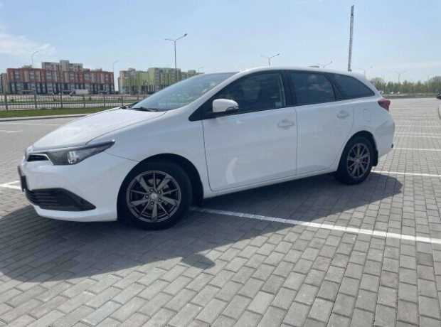 Toyota Auris II (E180)  Рестайлинг, 2018, пробег 240000 км