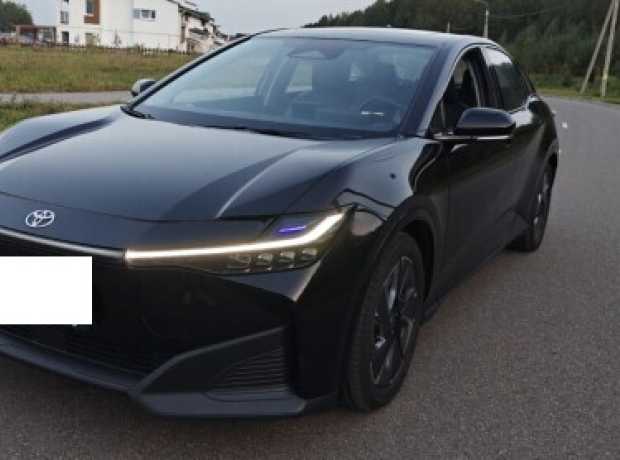 Toyota BZ3 , 2023, пробег 3000 км