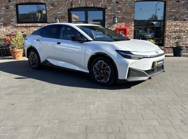 Toyota BZ3 , 2023, пробег 34757 км