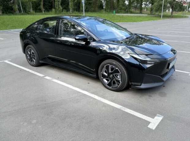 Toyota BZ3 , 2024, пробег 4100 км