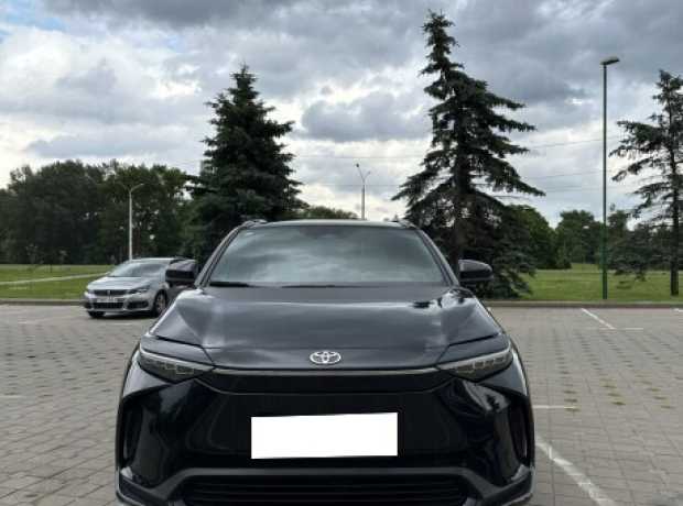 Toyota BZ4X , 2022, пробег 10000 км