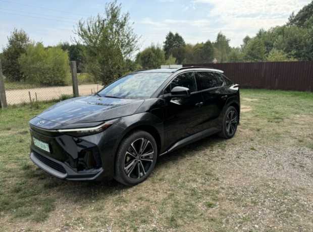 Toyota BZ4X , 2022, пробег 15000 км