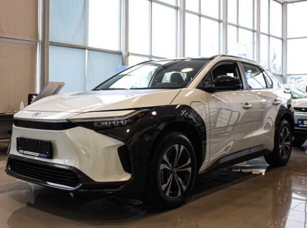 Toyota BZ4X , 2022, пробег 2600 км