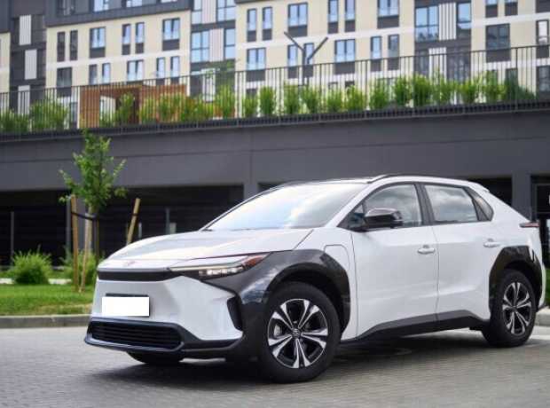 Toyota BZ4X , 2022, пробег 3200 км