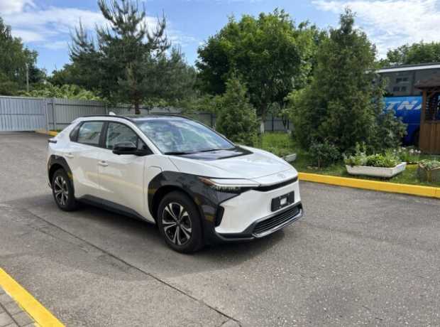 Toyota BZ4X , 2022, пробег 89 км