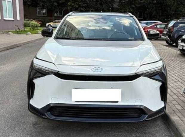 Toyota BZ4X , 2023, пробег 13576 км
