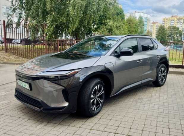 Toyota BZ4X , 2023, пробег 200 км