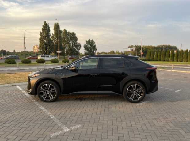 Toyota BZ4X , 2023, пробег 250 км