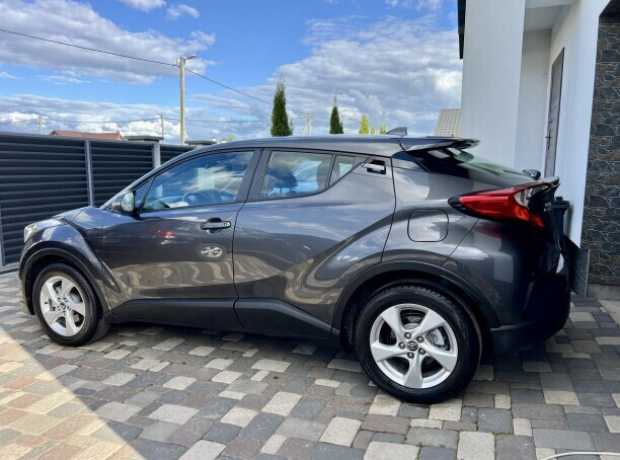 Toyota C-HR I, 2016, пробег 175000 км