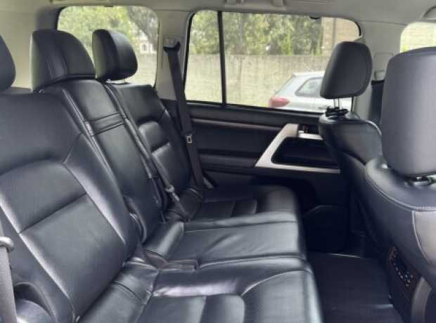 Toyota Land Cruiser J200  2-й рестайлинг, 2016, пробег 200000 км