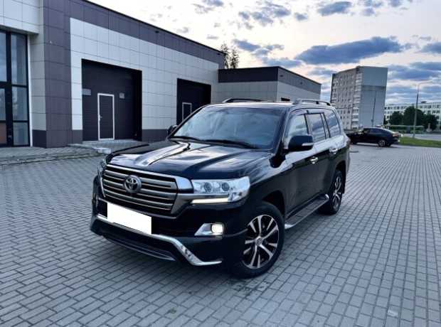 Toyota Land Cruiser J200  2-й рестайлинг, 2017, пробег 136000 км